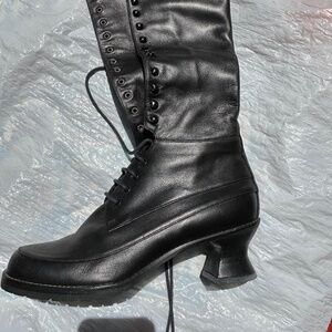 Peter Fox NEVER WORN Vintage Granny Lace up boots